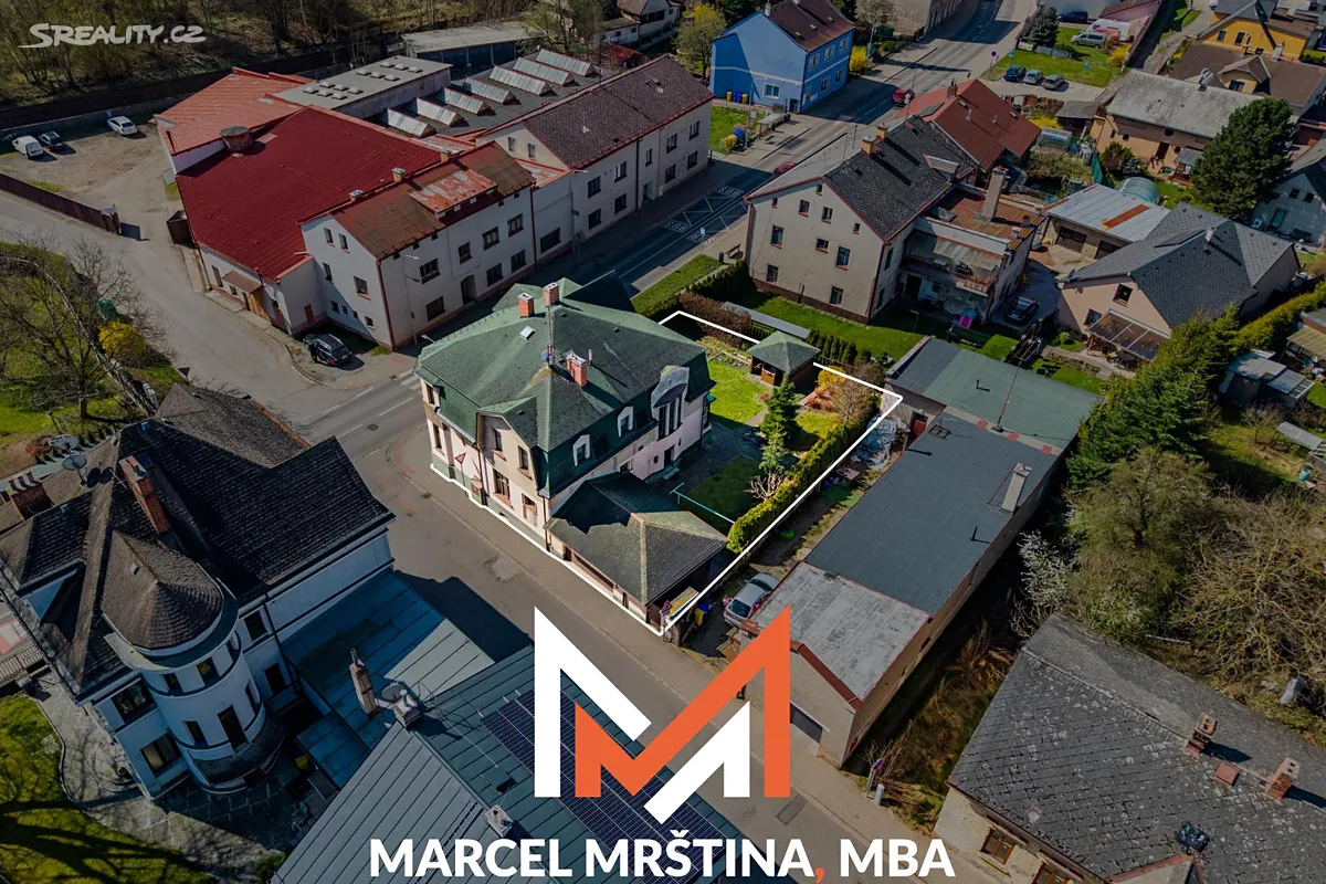 Pohled na dům — drone exteriér